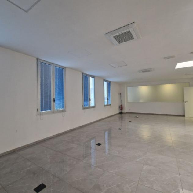 Immobile di 440 m² con più di 5 locali in vendita a Garbagnate Milanese - Foto 14
