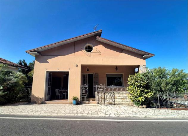 V005524 - CASA INDIPENDENTE LIBERA SU QUATTRO LATI CON GIARDINO PRIVATO - Foto 2