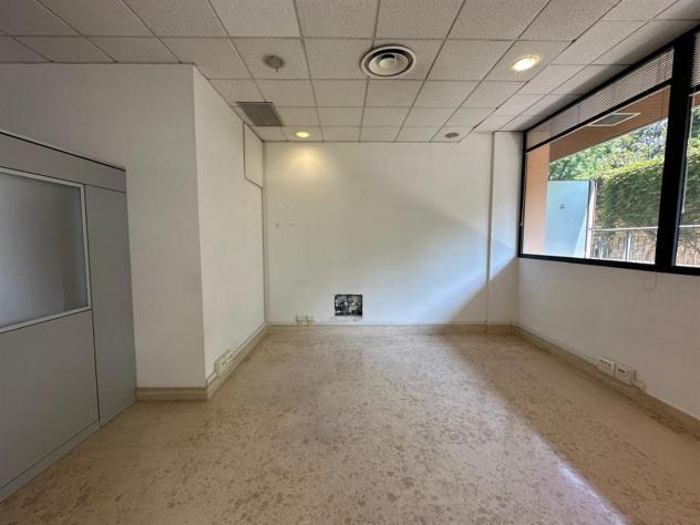 NEGOZIO CON VETRINE E TERRAZZINO A LECCO Centro - Foto 6