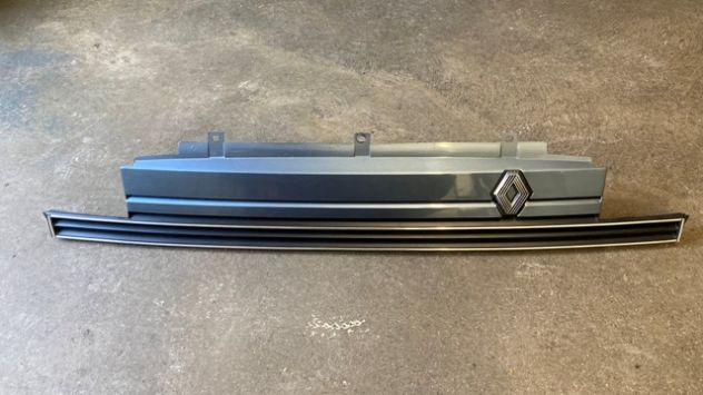 Mascherina anteriore originale Renault SuperCinque del 1988