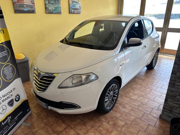 Lancia Ypsilon cambio automatico - Foto 2