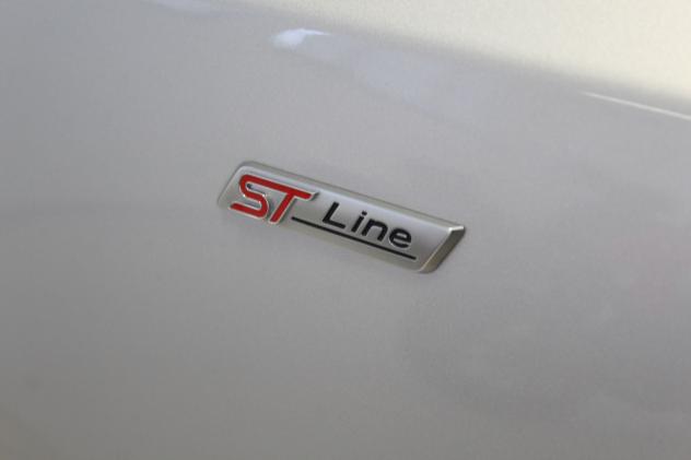 Ford Focus 1.0T EcoBoost Hybrid 155cv ST-Line Auto - Foto 6