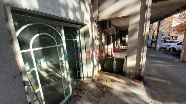 Locale commerciale in affitto – Bracciano Centro - Foto 3