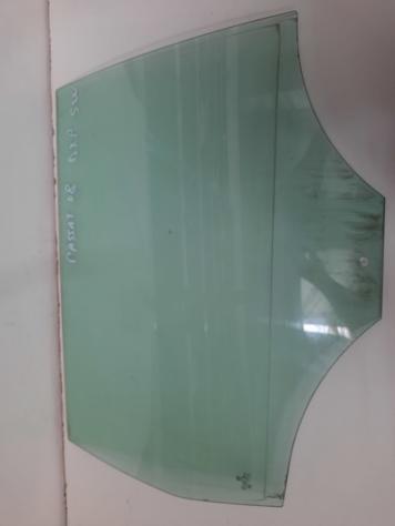 VETRO SCENDENTE POSTERIORE DESTRO VOLKSWAGEN Passat Variant 4° Serie (0510)
