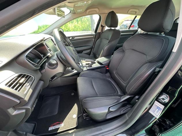 Renault Megane Sporter 1.5 dci 110cv EDC Intens 2018 - Foto 7