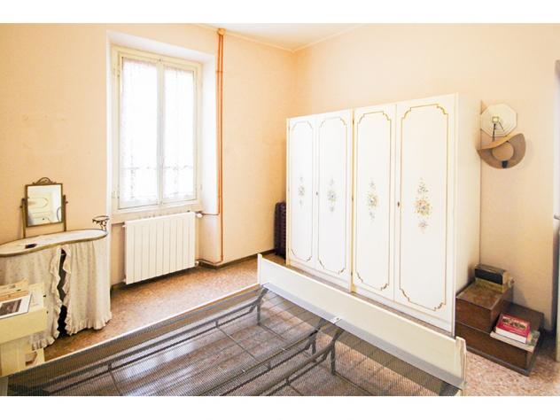 PORZIONE DI CASA DI CORTE CON BOX E LOCALI ACCESSORI - Foto 7