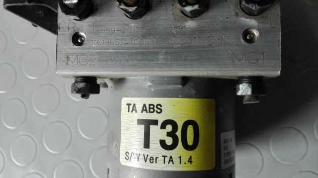 Centralina ABS Kia Picanto 1.0 del 2013 (1Y589-30100) - Foto 4