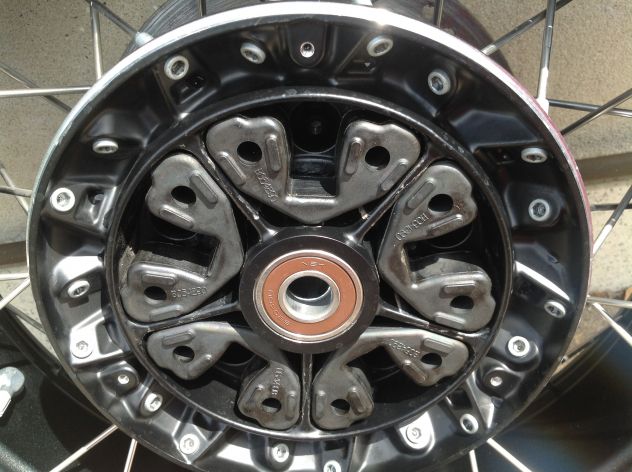 Ruote complete di Cerchio Gomme Dischi Freno per Moto Guzzi V85 Euro5 + Euro5+ - Foto 3