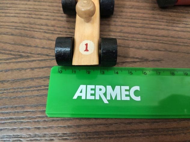 Pista vintage in legno con tre macchinine numerate - Foto 9