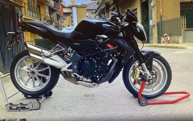 MV Agusta brutale 1090 R km 6000 pari al nuovo