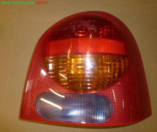 BASE FANALE POST.D. ROSSO BOMBATO RENAULT TWINGO (C06)  Parti elettriche  Fanaleria  Fanali  Fanale post. dx. RENAULT - TWINGO - 01-09-1998 - 01-05-20