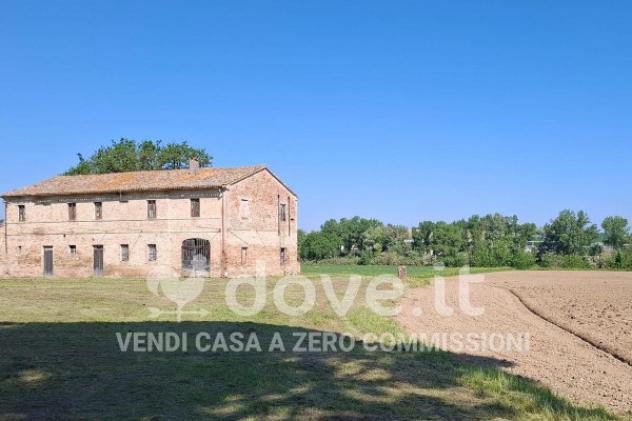 Rustico / Casale di 430 m² con più di 5 locali in vendita a Pesaro