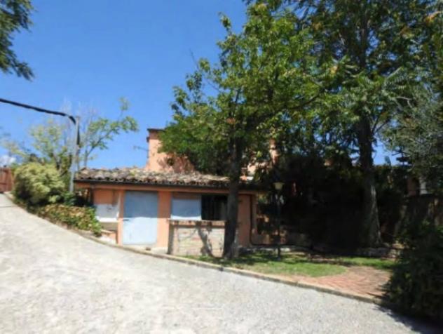 Immobile in asta di 434 m² con più di 5 locali e box auto in vendita a Teramo - Foto 2