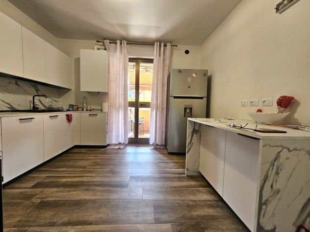 Ampio trilocale ristrutturato con arredo moderno - Foto 6