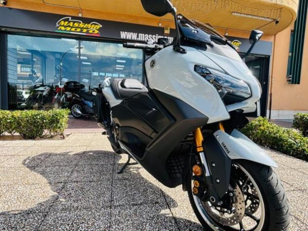 YAMAHA T-Max 560 TECH MAX TUTTO INCLUSO ANCHE PASSAGGIO! MINI RATE rif. 24162397 - Foto 4