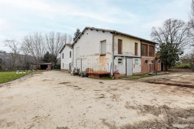 AMPIA PROPRIETA' IMMERSA NEL VERDE IN ZONA VALSELLUSTRA - Foto 3