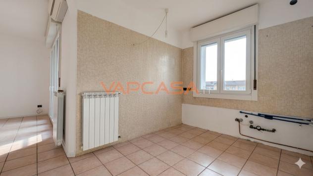 ESCLUSIVO E LUMINOSO TRIOLOCALE CON BOX DOPPIO - Foto 4