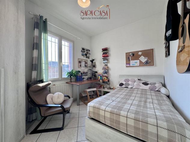 Casa bifamiliare con ampi servizi e corte esclusiva - Foto 18