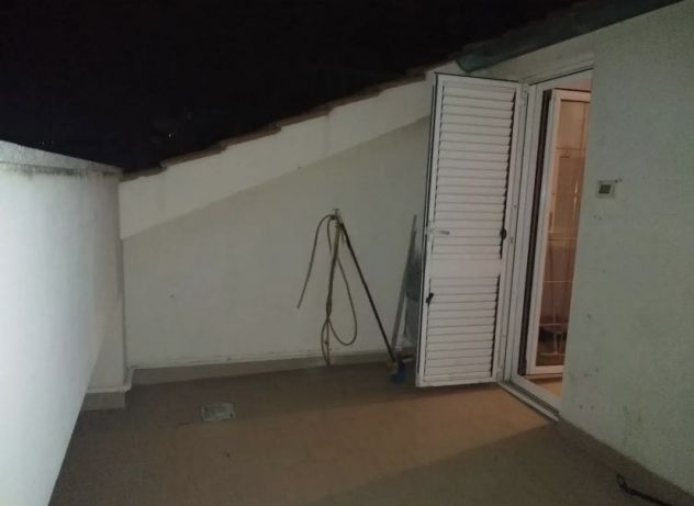 POMEZIA QUADRILOCALE ARREDATO CON TERRAZZO PRIVATO. - Foto 5