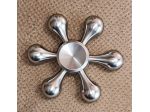 fidget spinner in metallo a sei braccia