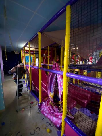 PARCO GIOCHI COMPLETO BAMBINI Playground Gonfiabile 6.500 - Foto 8