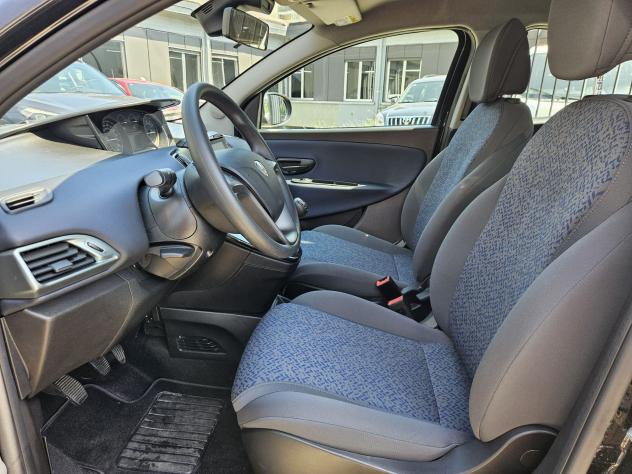Lancia Ypsilon 1.0 FireFly 70cv Hybrid - Foto 8