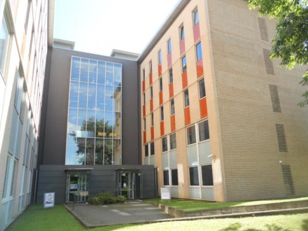 Immobile di 1568 m² con 1 locale in affitto a Lainate