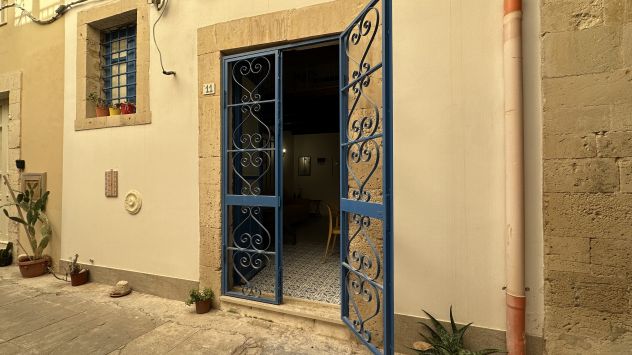 ORTIGIA ELEGANTE BIVANI ZONA S.GIUSEPPE A POCHI PASSI DAL MARE - Foto 9