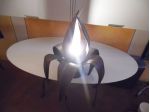 UNA LAMPADA ETNICA IN LEGNO DI COCCO,USATA,A FORMA DI FIORE,DA TAVOLO/COMODINO/M