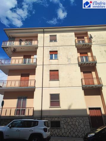 CAMPOBASSO ALLA VIA MONTELLO PROPONIAMO IN VENDITA UN APPARTAMENTO SITO AL TERZO PIANO PRIVO DI ASCENSORE