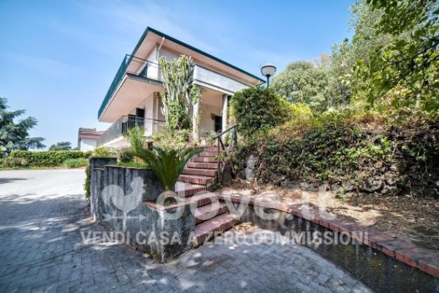 Villa di 284 m² con più di 5 locali e box auto doppio in vendita a Trecastagni