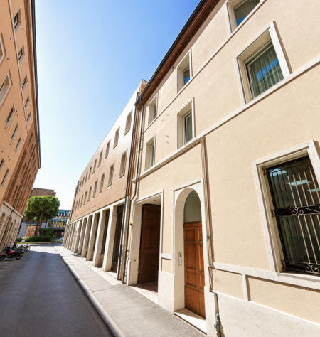 Pentalocale in vendita a Ravenna