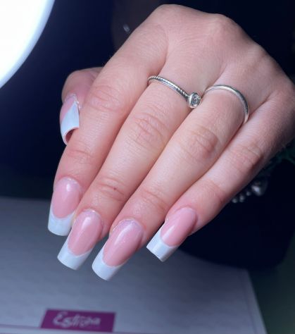 Estetica Mani: Ricostruzione, Gel e Semipermanente - Trento 💅✨ - Foto 5 Tel:3420109142