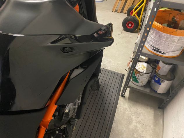 KTM 890 Duke R - Foto 10