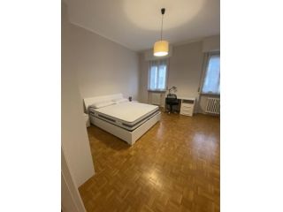 Stanza in appartamento in affitto a Novara