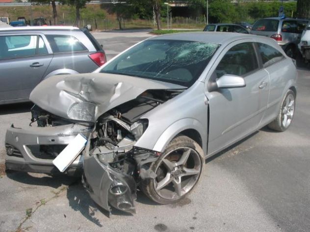 Opel Astra GTC 1.9 16V CDTI 150 CV 3p. Sport - Foto 5