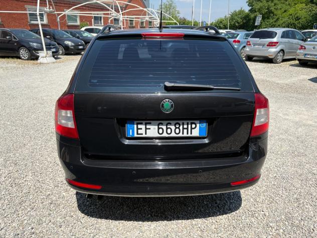 Skoda Octavia 1.6 TDI - 105CV - 4x4 - Foto 6