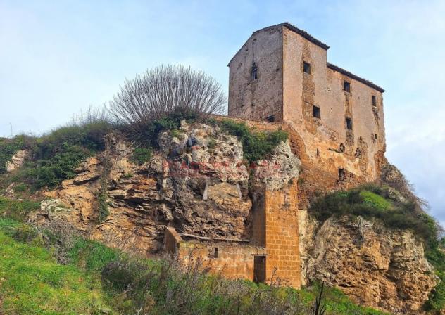 Antica Torre fortificata dei Cavalieri Templari in posizione panoramica a pochissimi minuti da Orvieto.