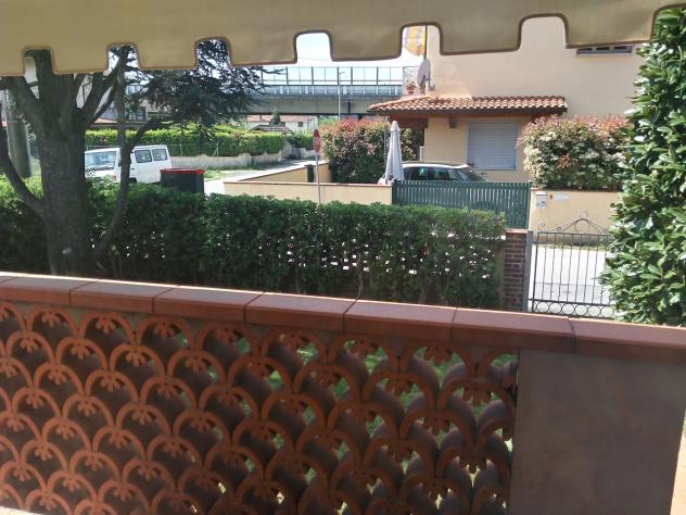 Villa bifamigliare su piu' piani con possibilita' di divisione in due unita' distinte con ingressi separati .La casa è cosi composta da : pt ingresso - Foto 15