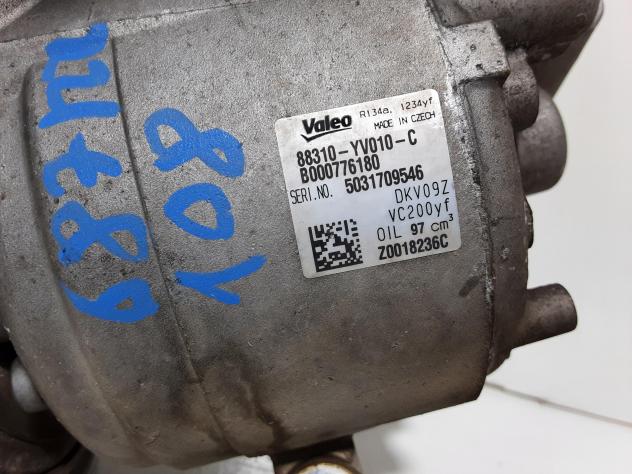 COMPRESSORE A/C PEUGEOT 108 1° Serie 88310YV010C CFB (1KR) Benzina 1000 (14) - Foto 3
