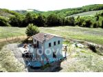 Rustico / Casale di 90 m² con 4 locali e box auto in vendita a Pienza