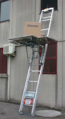 Noleggio scala per traslochi ed edilizia