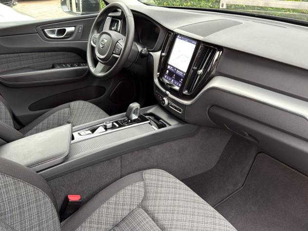 Volvo XC60 B4 D automatico Core - Foto 9