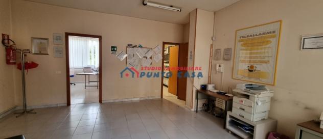 VIA VIRGILIO – Appartamento uso ufficio non arredato al P.T. rialzato, 130 mq ca. – 6 vani + acc. + p.auto. Buone condizioni. Euro 700 CL GI - Foto 4