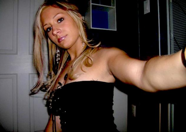 Yoli_2_6: 28 anni. Occhi Neri.In cerca di uomo vicino a Capo d'Orlando Tel: