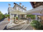 Casa indipendente di 320 m² con più di 5 locali e box auto doppio in vendit &hellip;