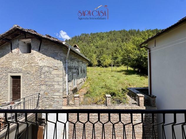 Appartamento con ingresso indipendente, ampio giardino e annessa casa in sasso - Foto 3