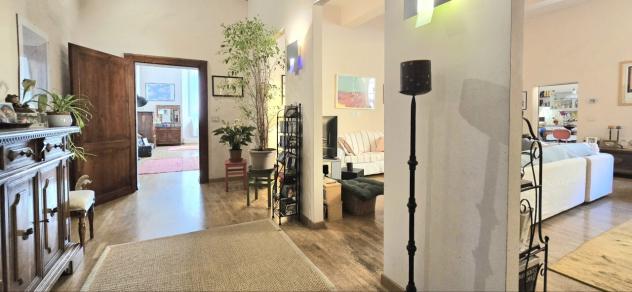 Pentalocale in vendita a Bologna