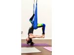 Insegnate di aerial yoga