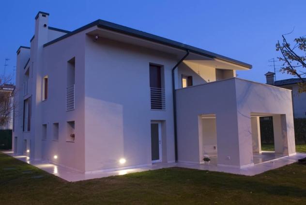 BORGO S LORENZO VILLA MQ 300 RIMESSA PARCO